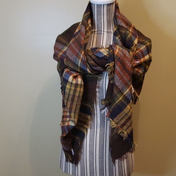 LARGE scarf. 52" x 52" - Picture 1 of 4